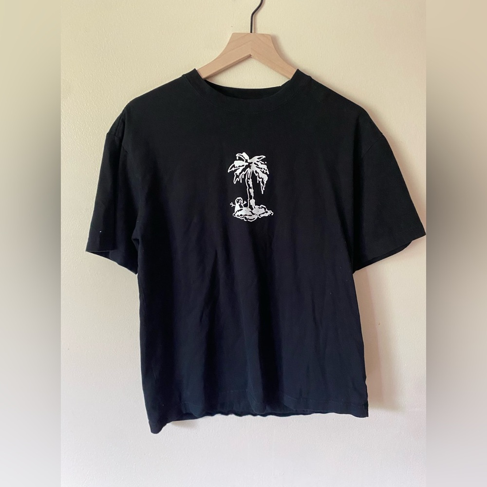 H&M Mens Black Short Sleeve Tee with Palm Tree Design